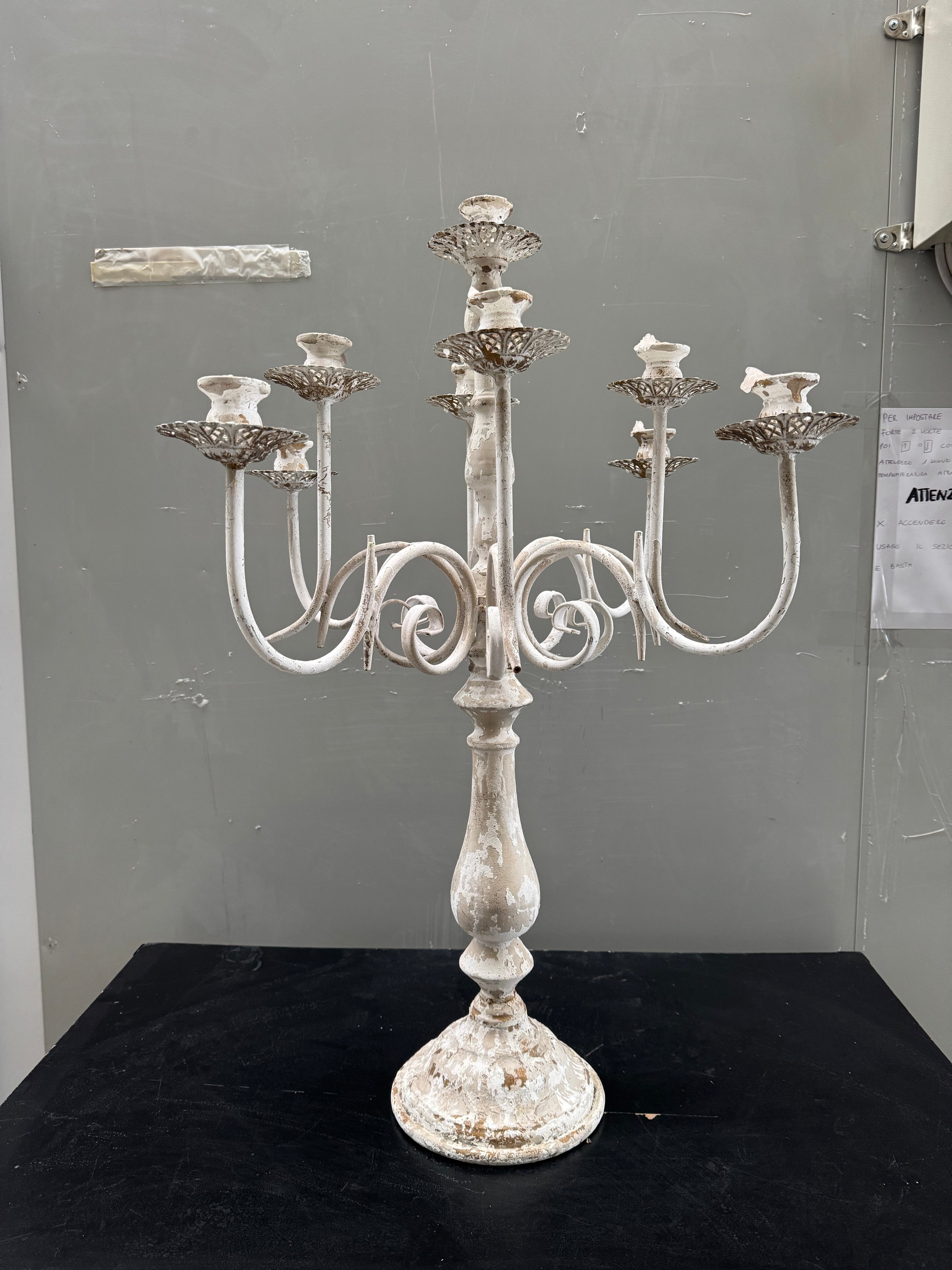 Candelabro 9 braccia bianco decapè in ferro – stile shabby chic, H80 cm - Usato
