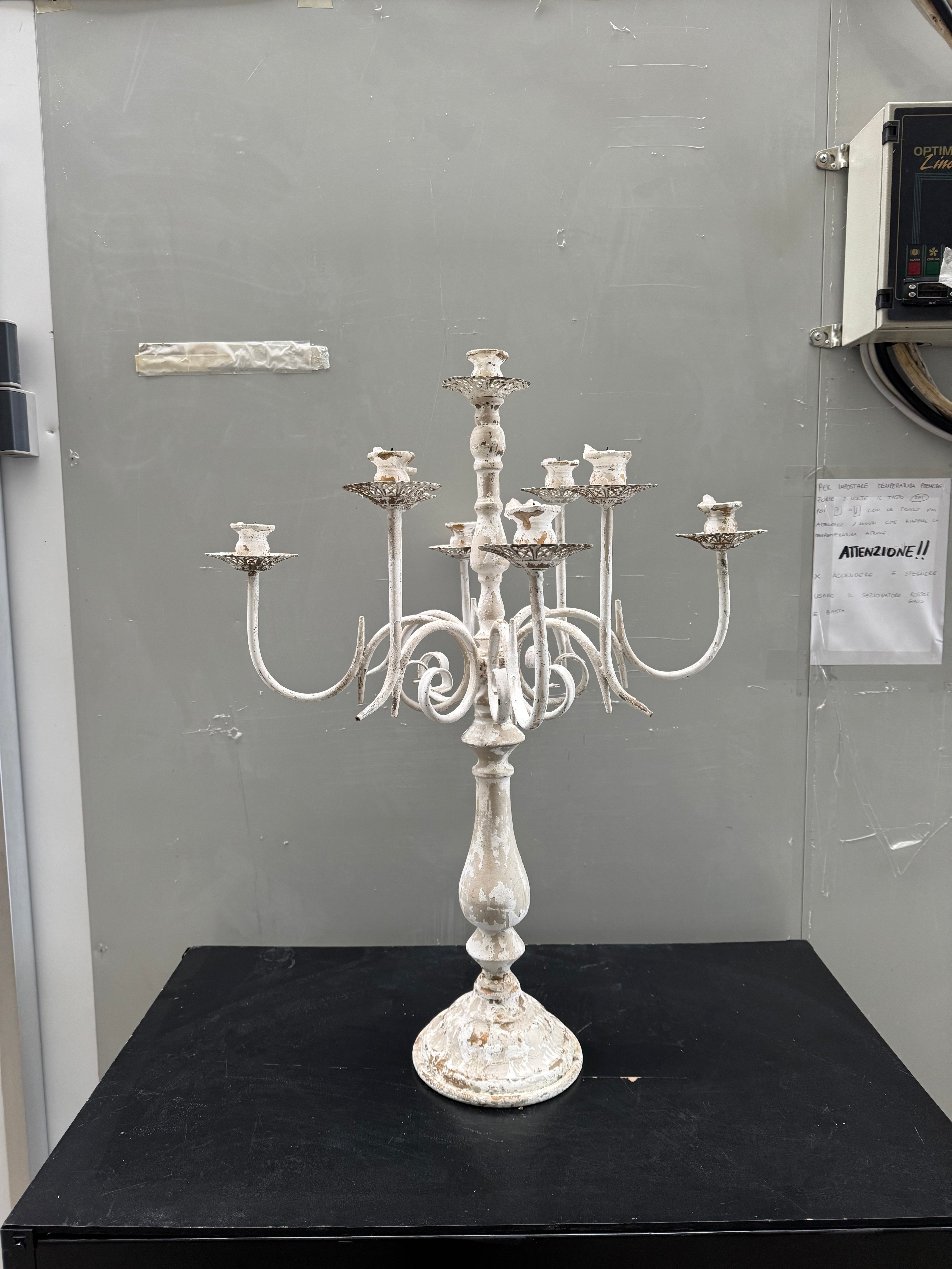 Candelabro 9 braccia bianco decapè in ferro – stile shabby chic, H80 cm - Usato
