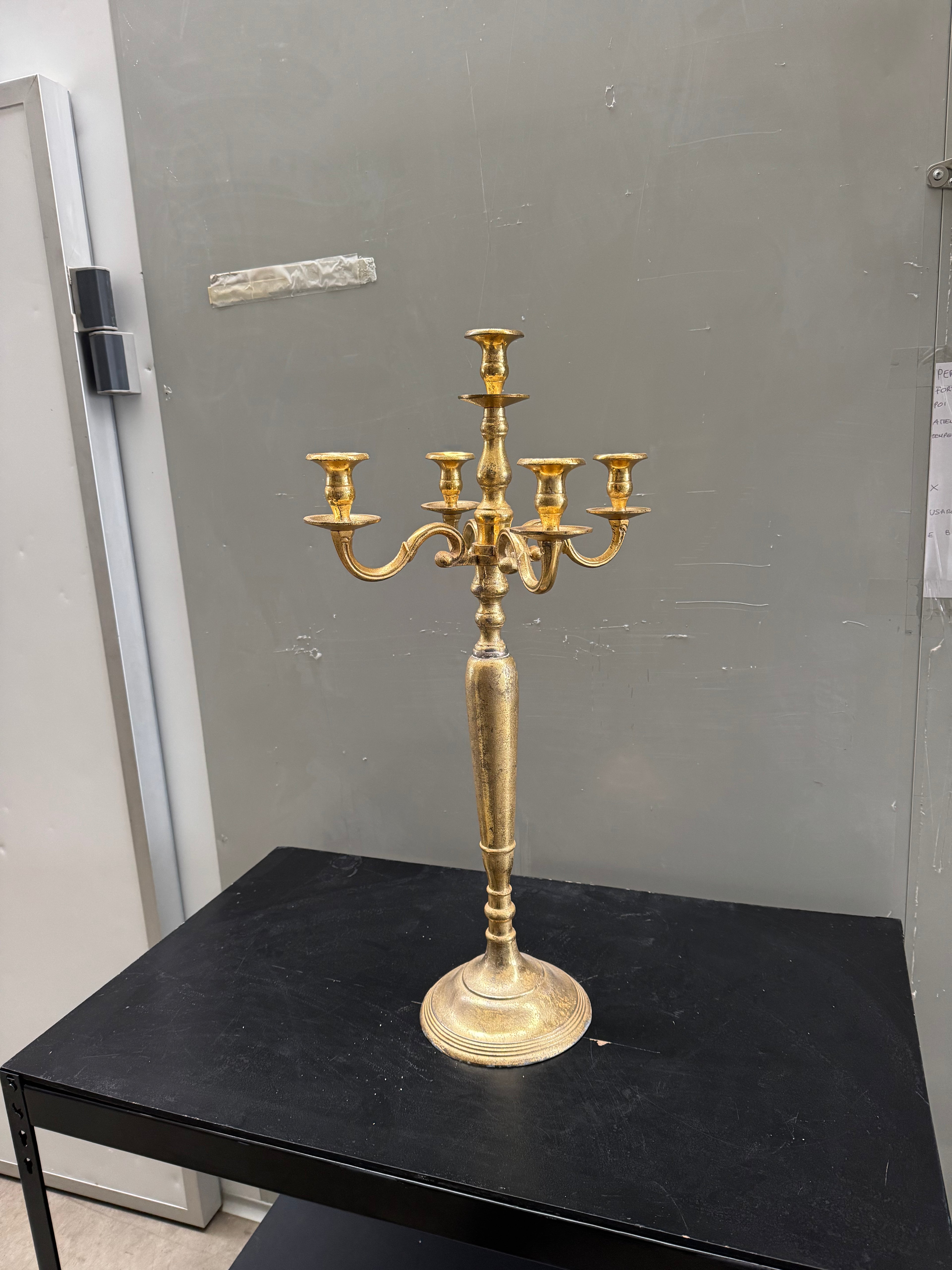 Candelabro 5 braccia oro – in metallo, H80 cm D32 cm – stile elegante classico - Usato