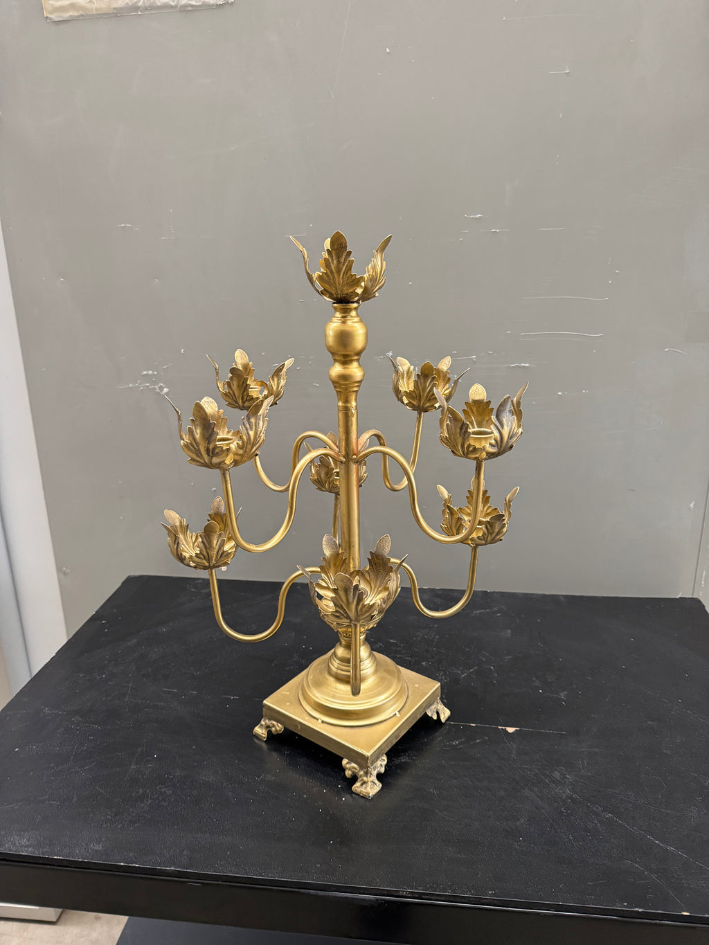 Candelabro oro 9 braccia con decori basso – H58 cm, D43 cm - Usato