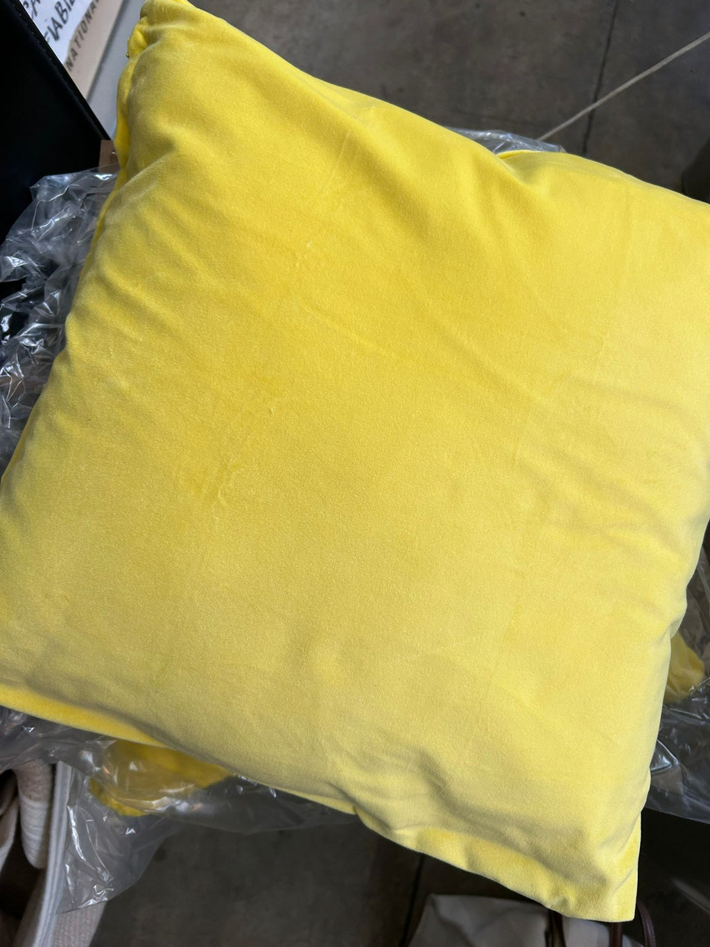 Cuscino in Velluto Giallo - usato