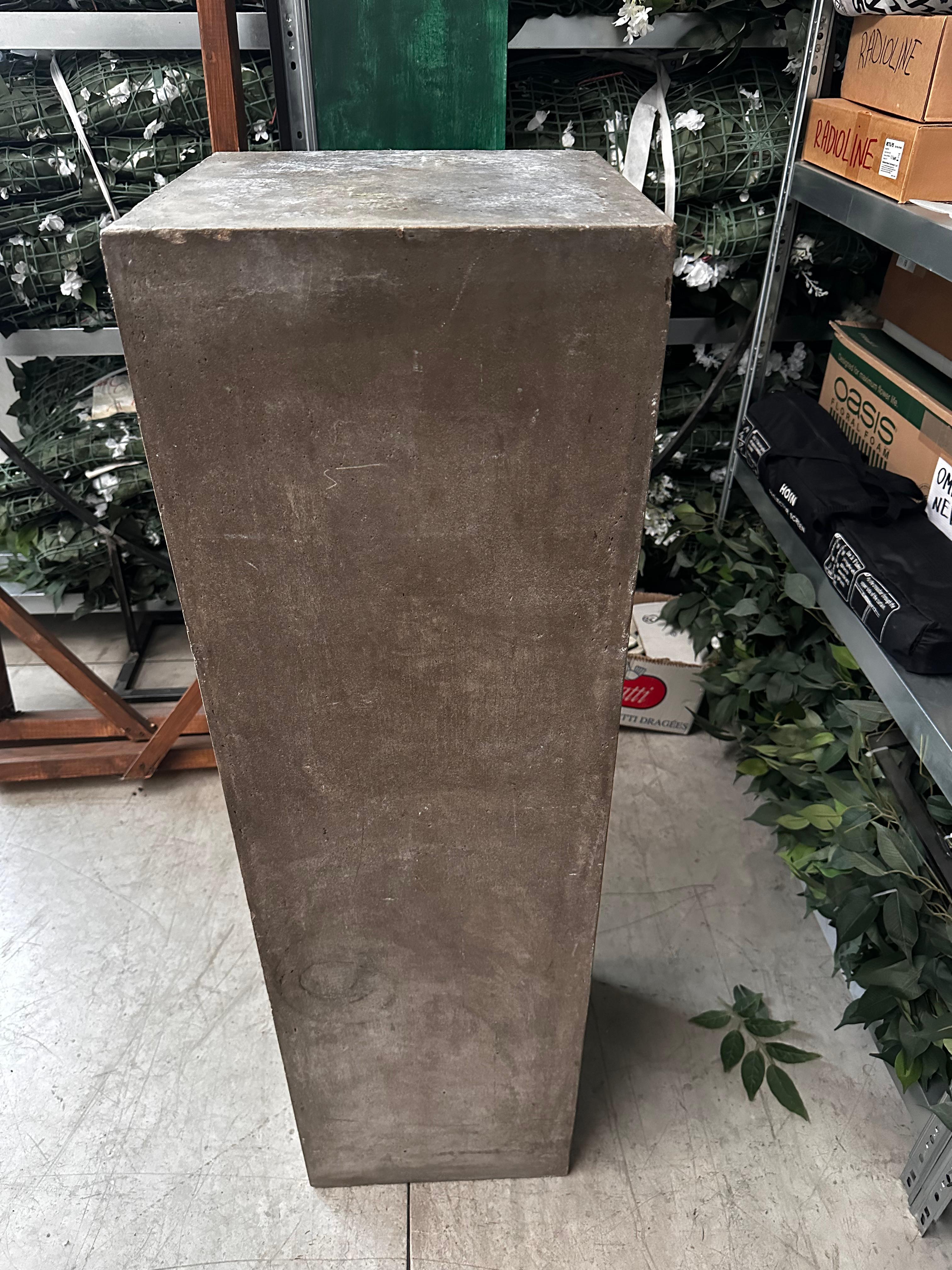 Pilastro / Alzata in cemento – H121 cm Base 35 cm – usato