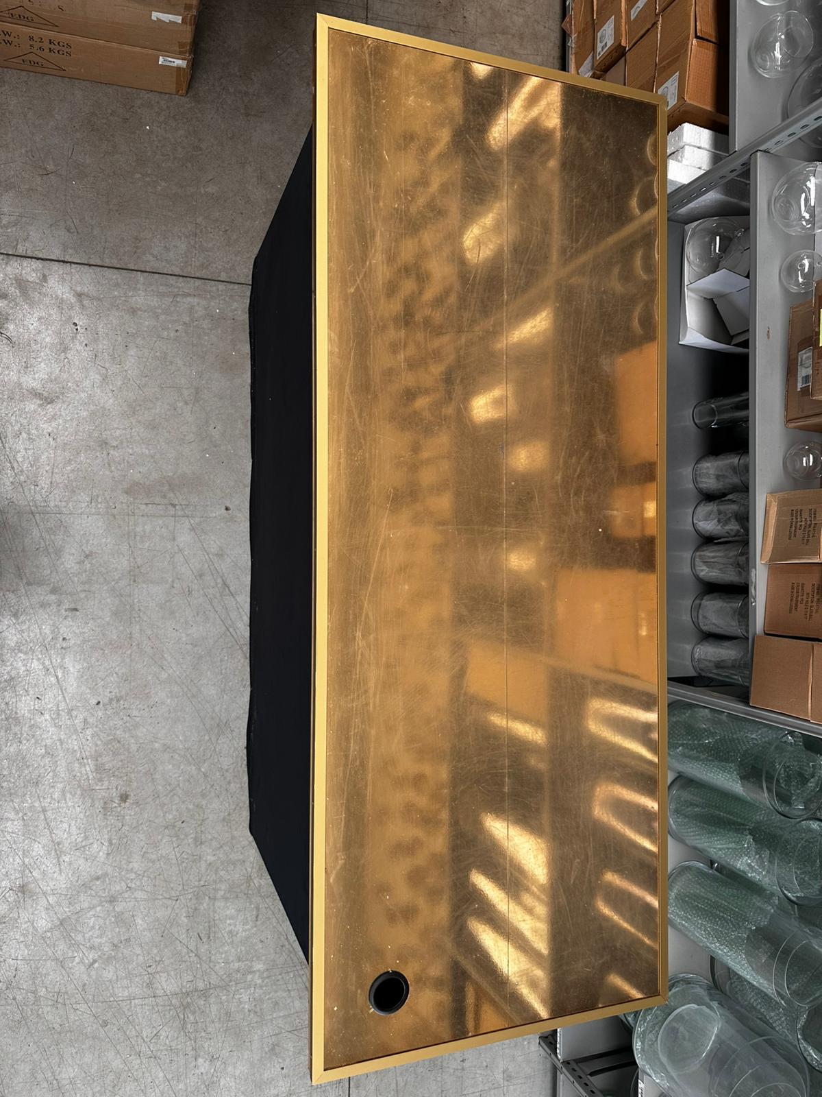 Bancone da negozio con velluto nero e piano oro – L178 cm x P71 cm x H106 cm - usato