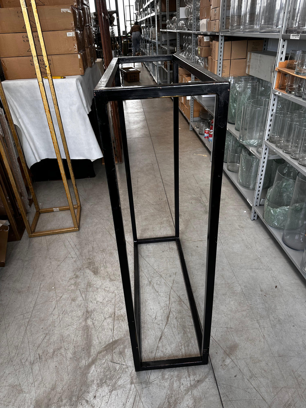 Struttura rettangolare in ferro nero – 100 x 36 cm H130 cm - usato