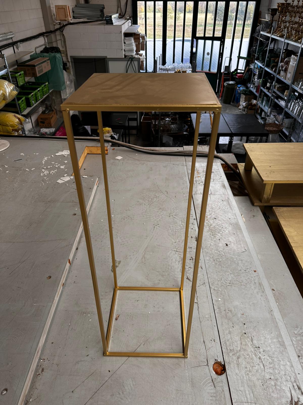 Alzata / Piedistallo in ferro oro – 27 x 27 x H80 cm - usato