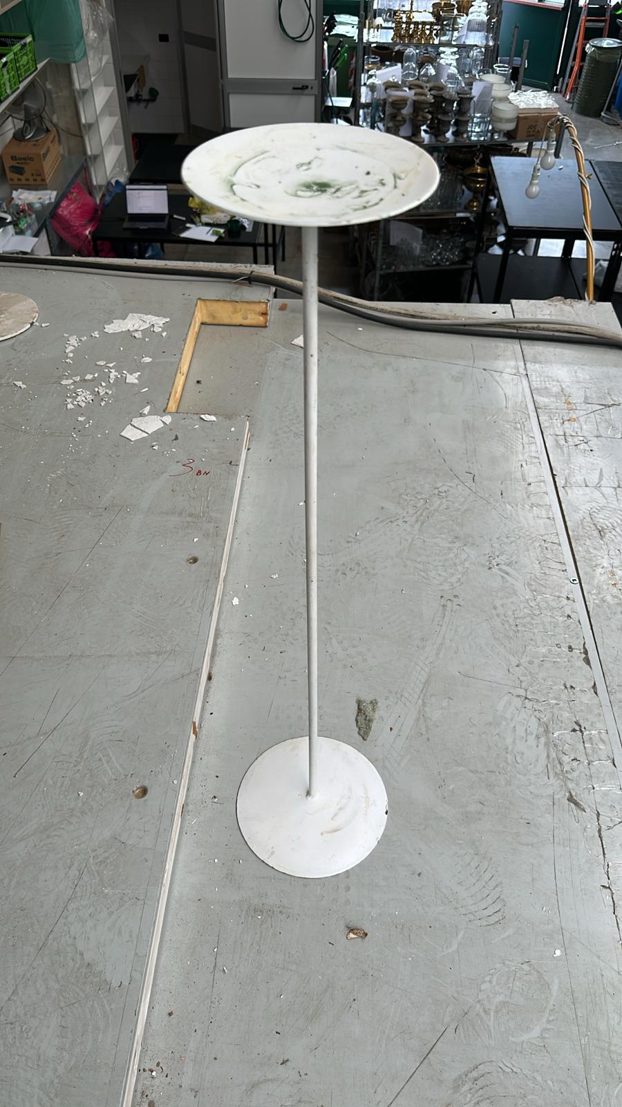 Alzata in ferro bianco – H80 cm – Base D20 cm – usato