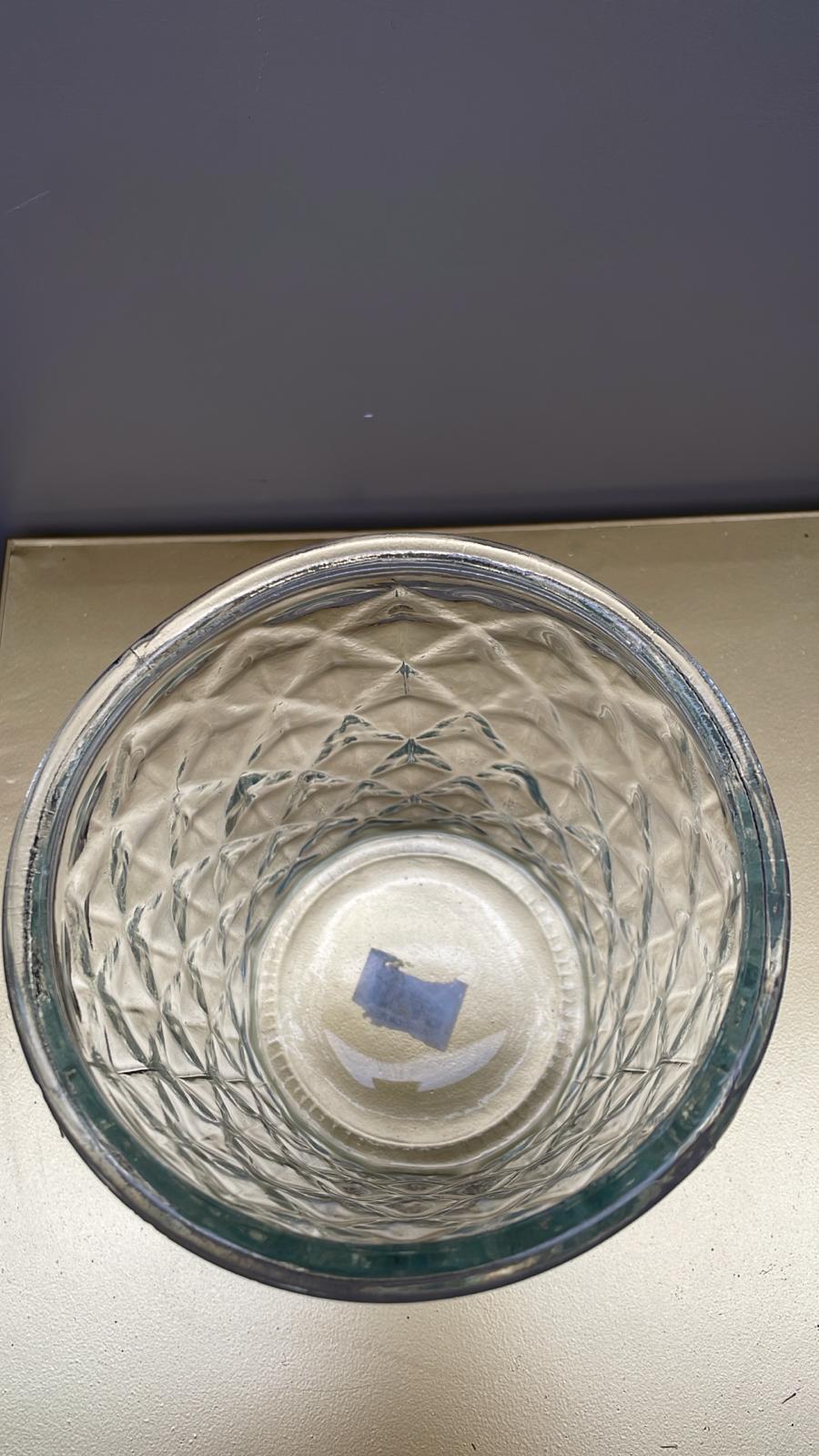 Vaso in vetro trasparente lavorato – H15 cm D14 cm – usato