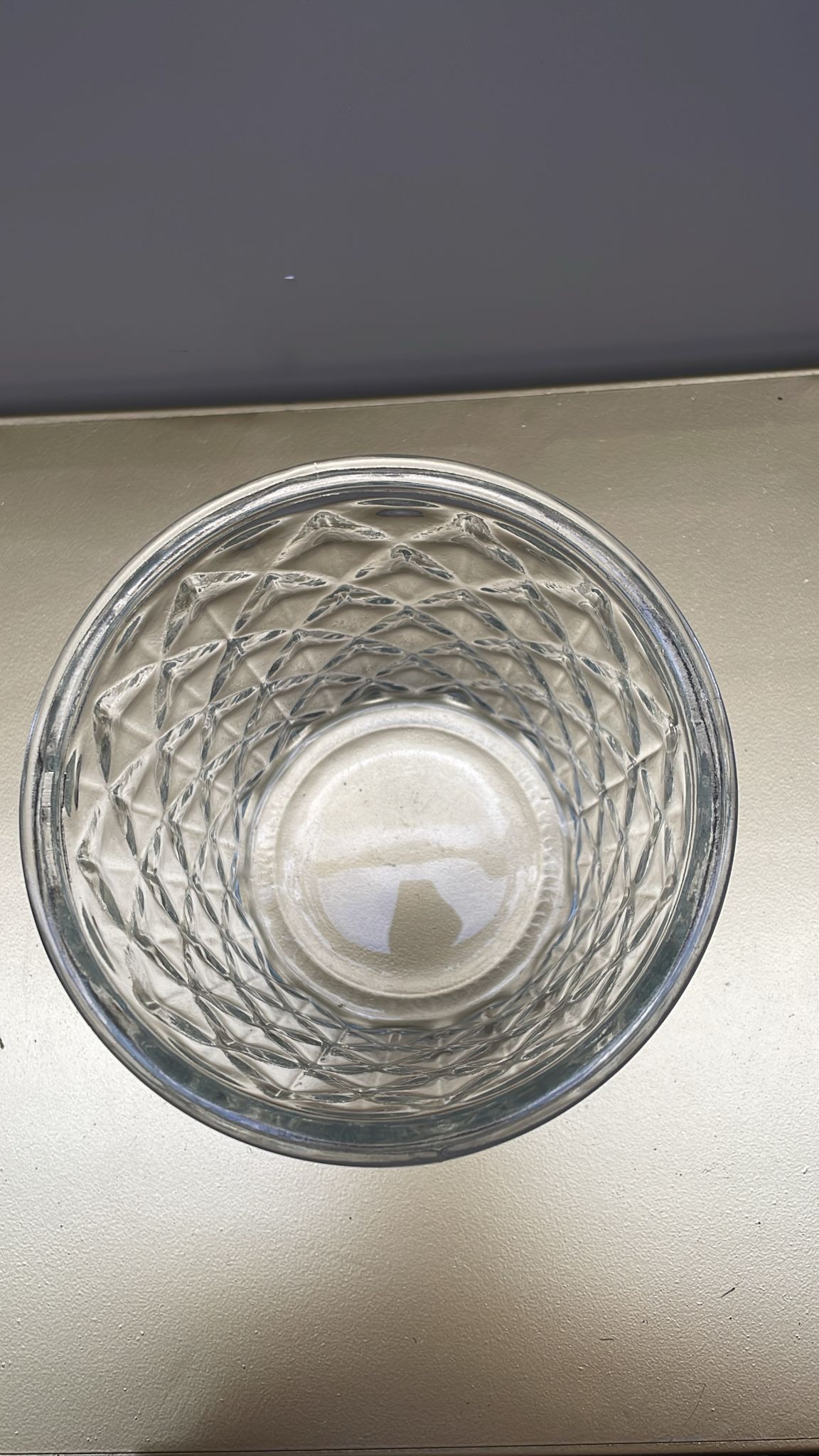 Vaso in vetro trasparente lavorato – H12 cm D13,5 cm - usato