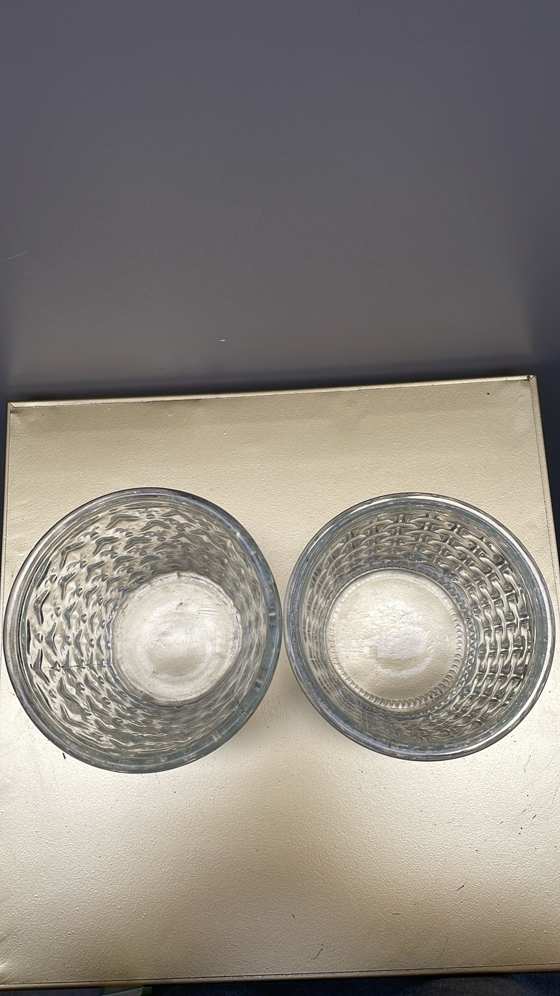 Portacandela in vetro trasparente lavorato – H10 cm D10,5 cm – fantasia mista - usato