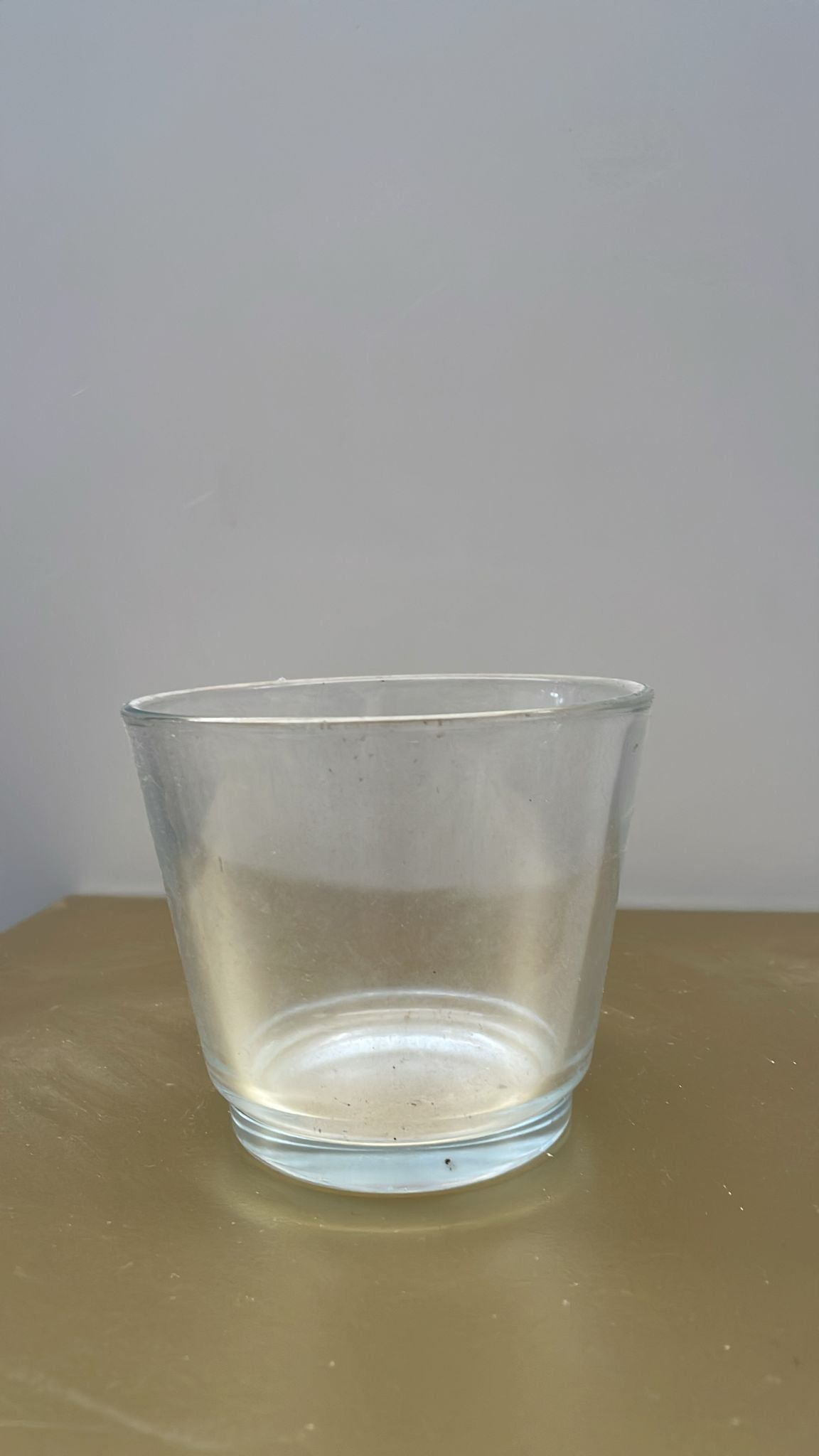 Bicchiere in vetro trasparente fondo scavato – H9 cm D10 cm – usato