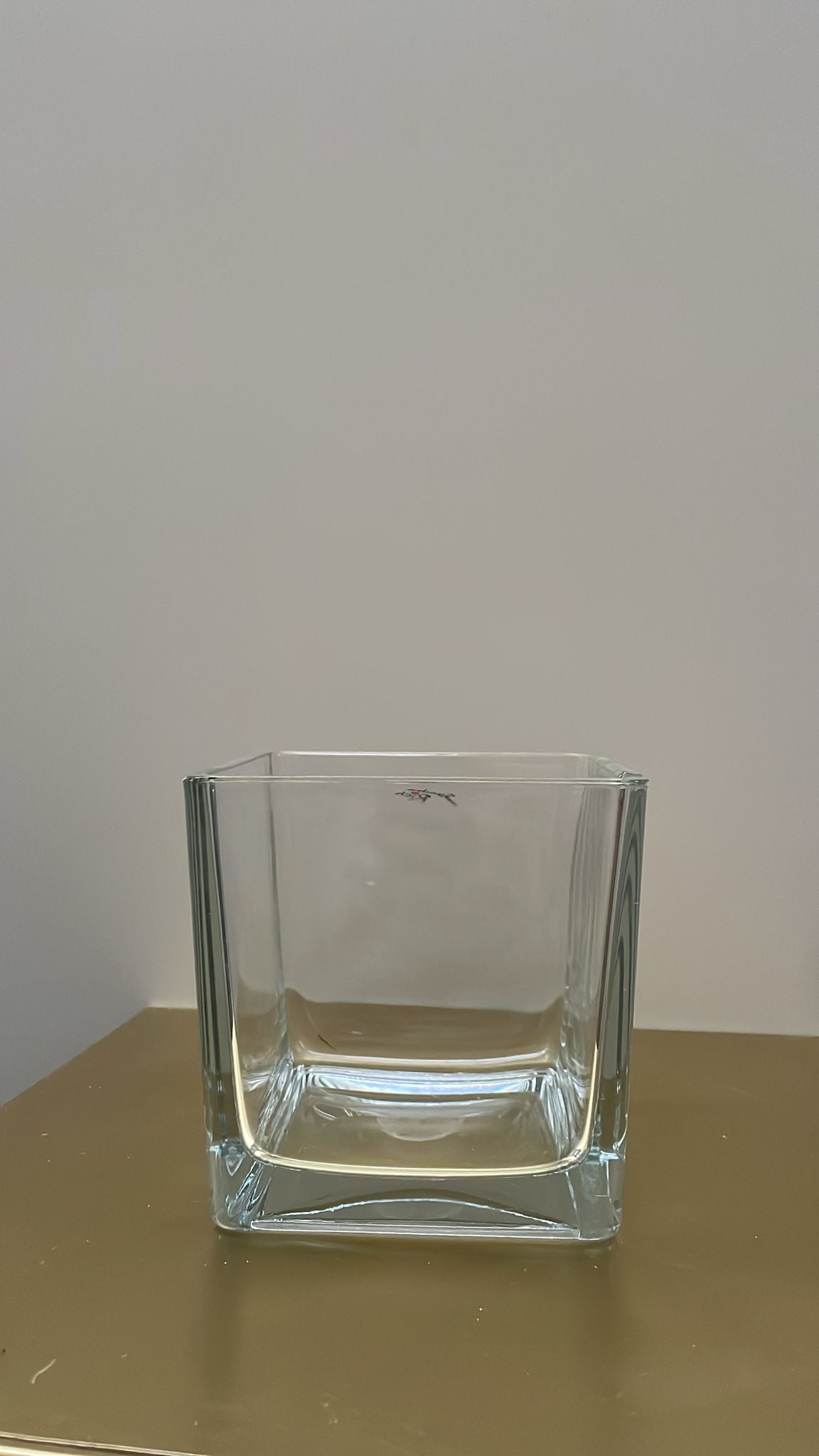 Vaso cubico in vetro trasparente – H12 cm L12 cm – usato