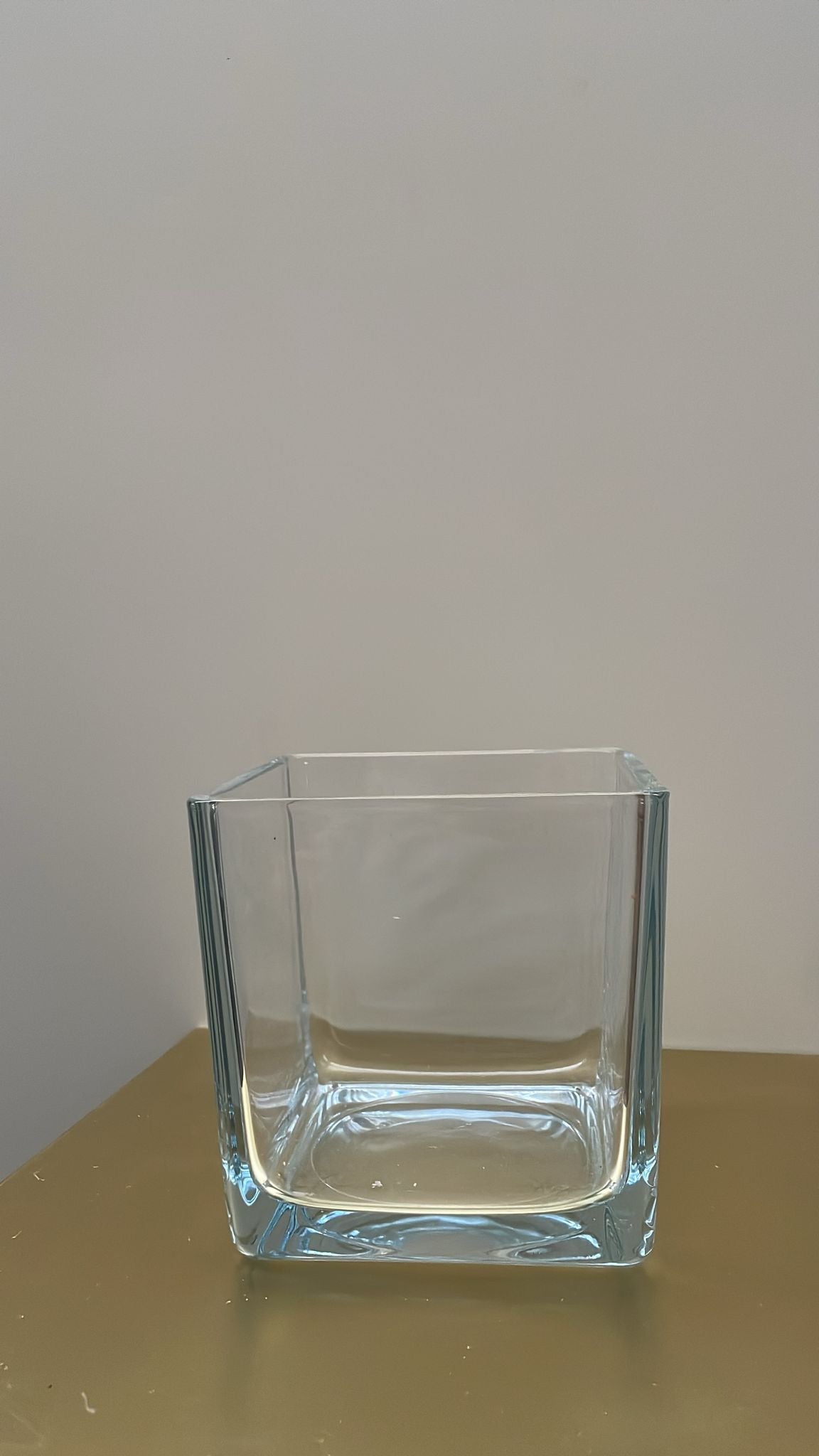 Vaso cubico in vetro trasparente – H14 cm L14 cm – usato