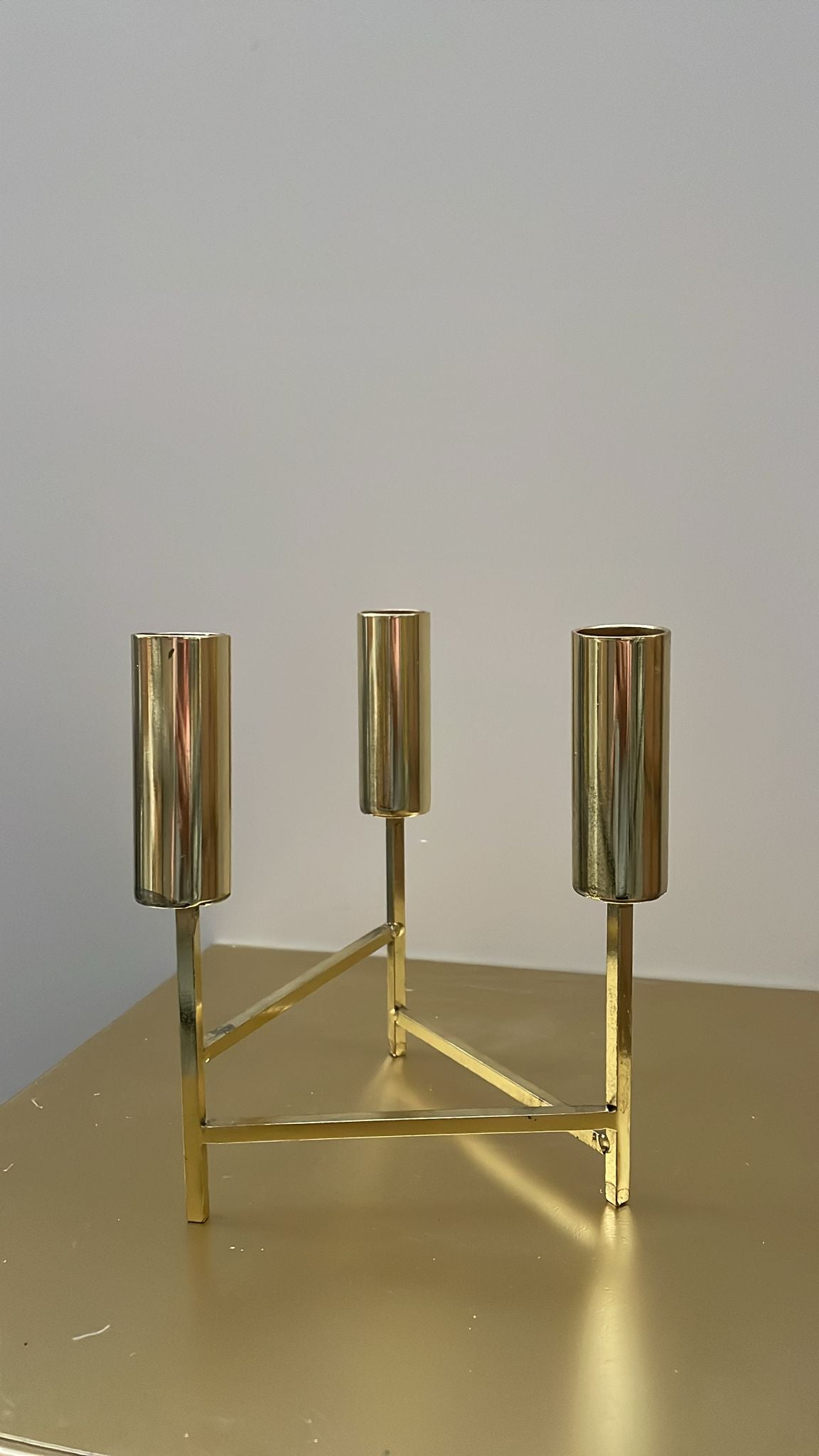 Portacandele in metallo dorato a 3 braccia – H16 cm – usato