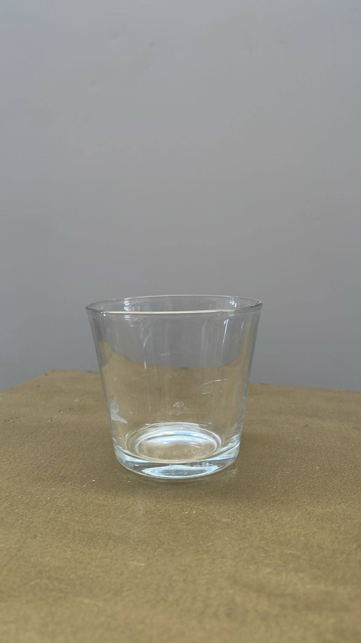 Bicchierino in vetro trasparente H6,5 cm D7 cm – usato