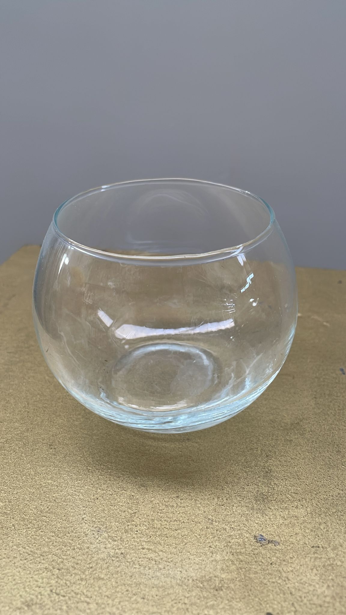 Vasetto sfera in vetro trasparente – H 9 cm D 7,5 cm D base 5 cm – stile minimal elegante - usato