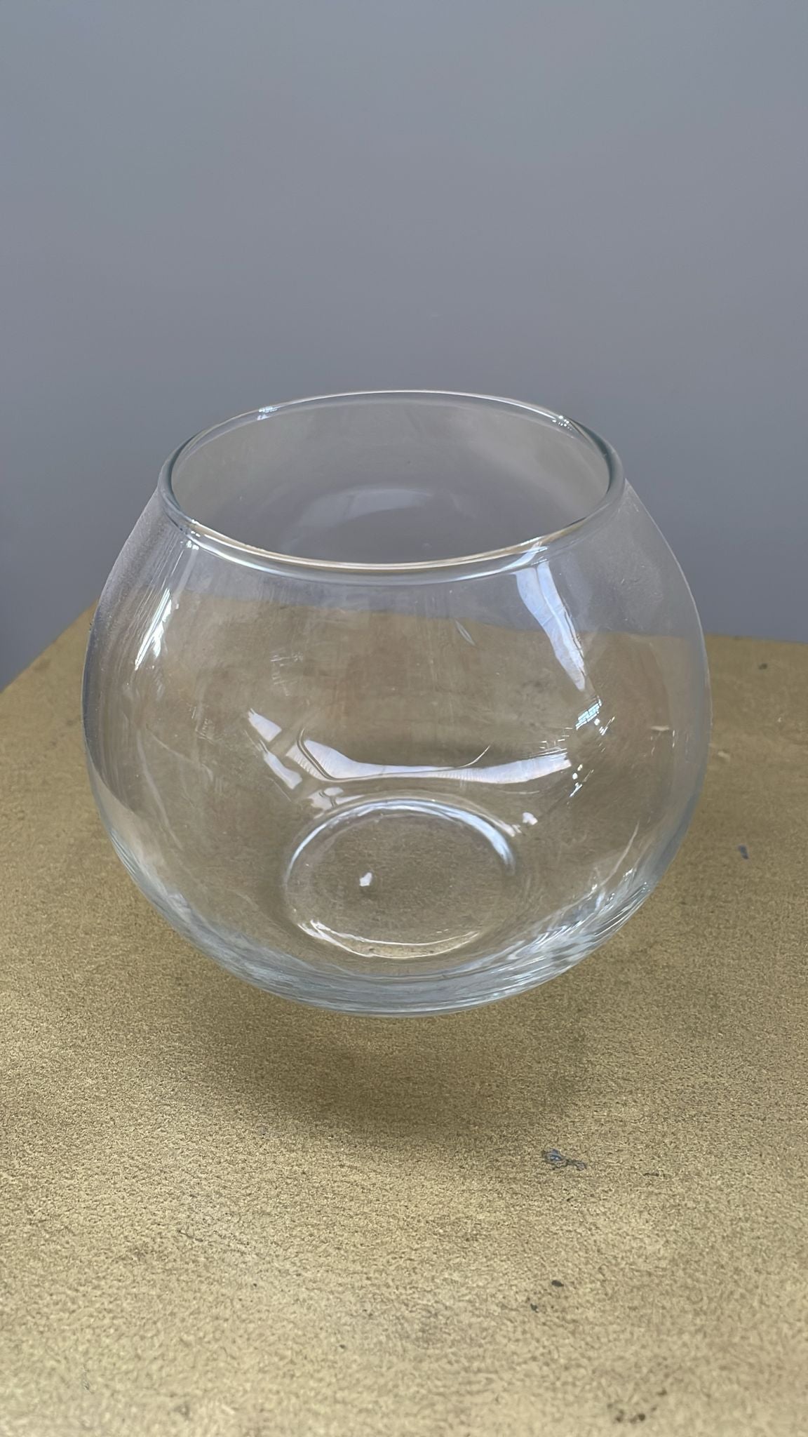 Vasetto sfera in vetro trasparente – H 12 cm D 7,5 cm  D base 5 cm– stile minimal elegante - usato