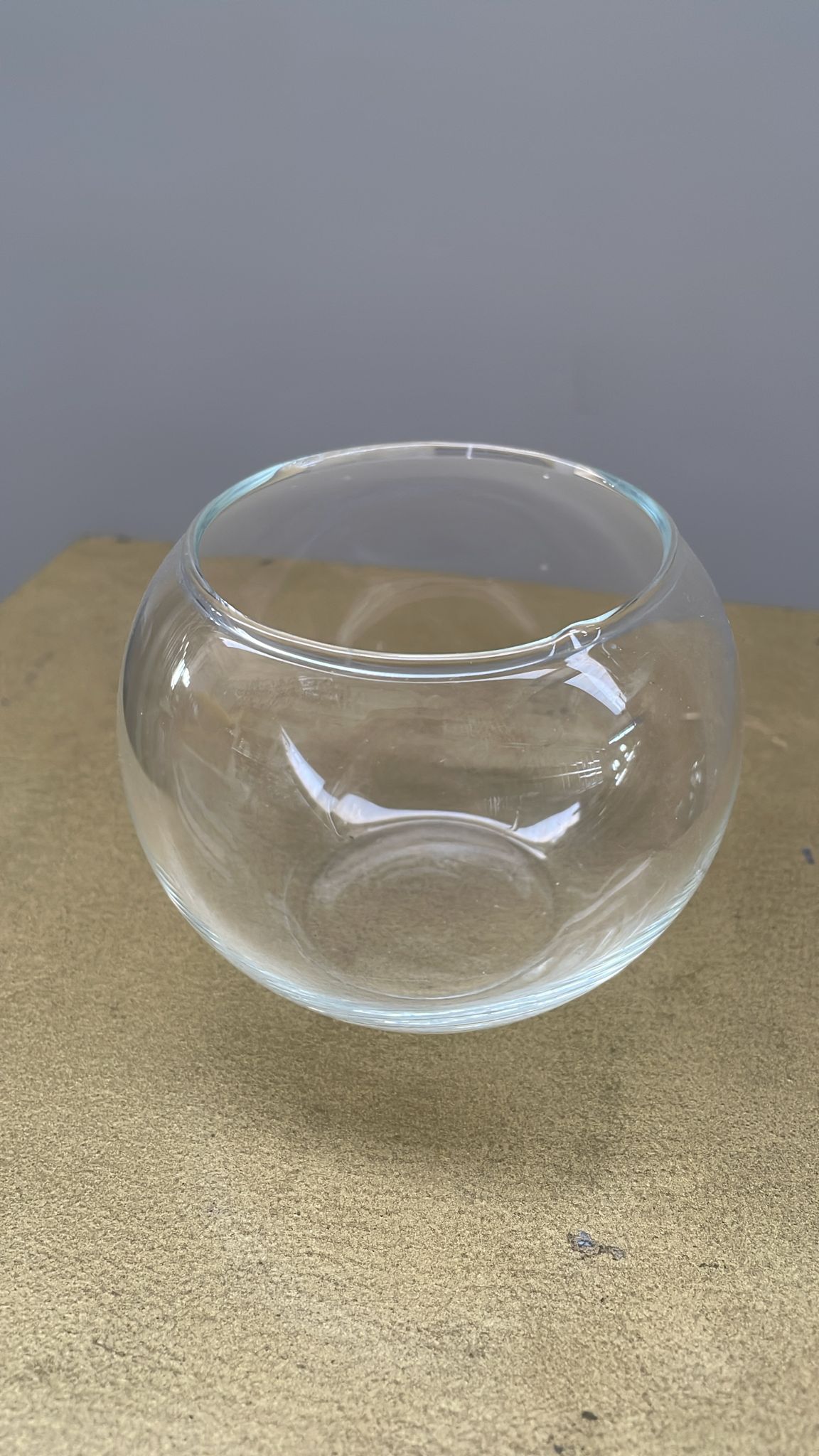 Vasetto sfera in vetro trasparente – H 9 cm D 6,5 cm D base 4 cm – stile minimal elegante - usato