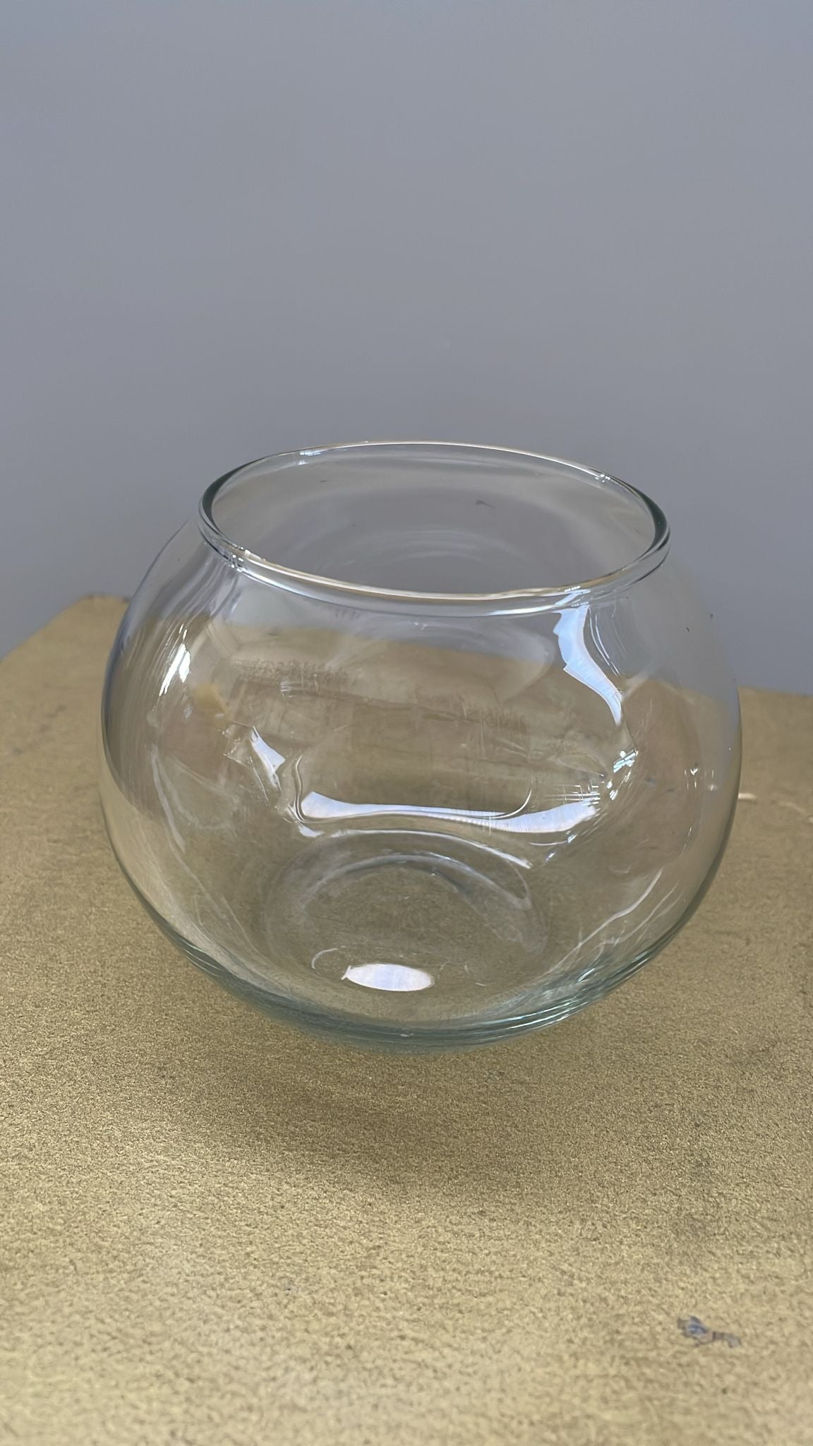 Vasetto sfera in vetro trasparente – H 9,5 cm  D 6,5 cm  D base 5 cm  – stile minimal elegan - usato