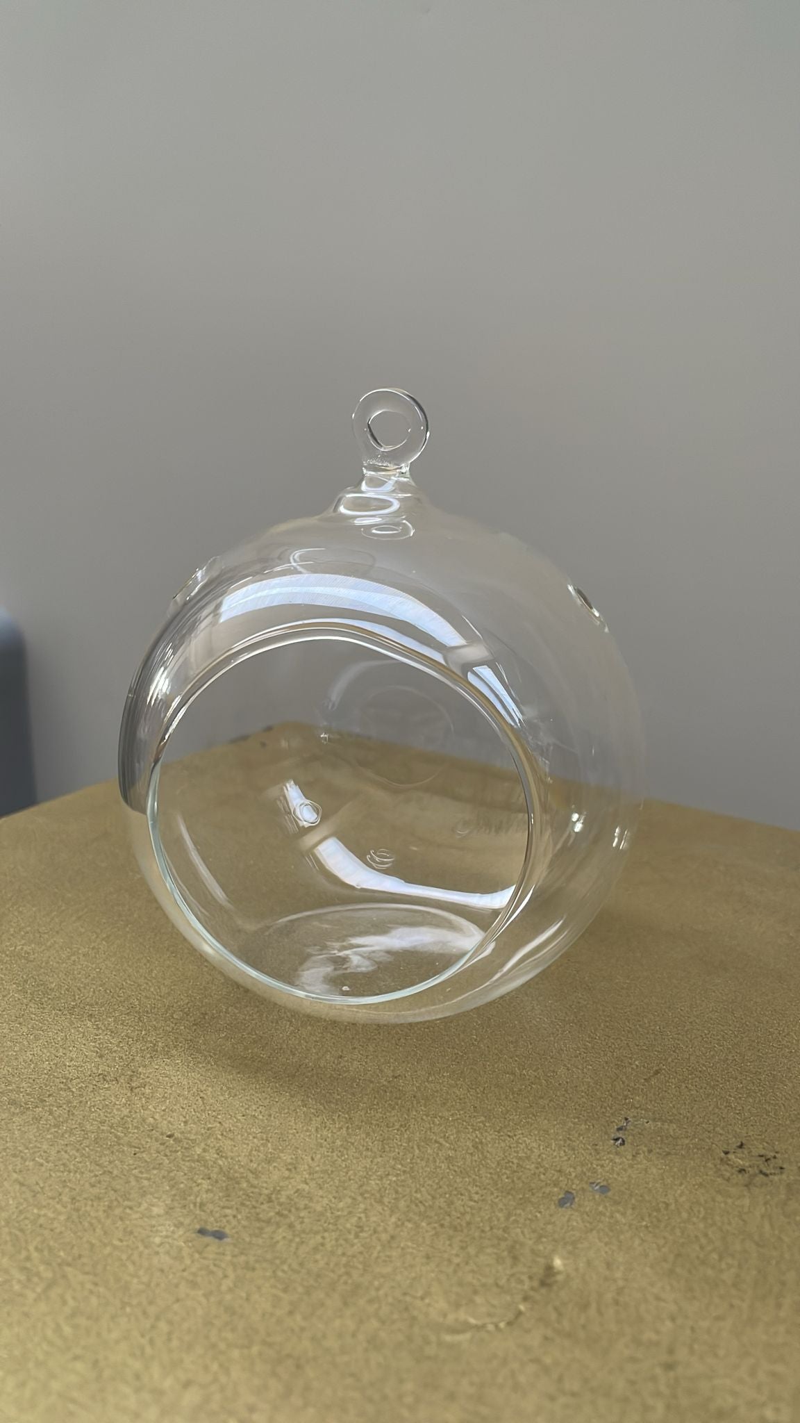 Sfera da appendere in vetro trasparente – H 14 cm  Circonferenza 24,5  cm  D 6 cm– usato