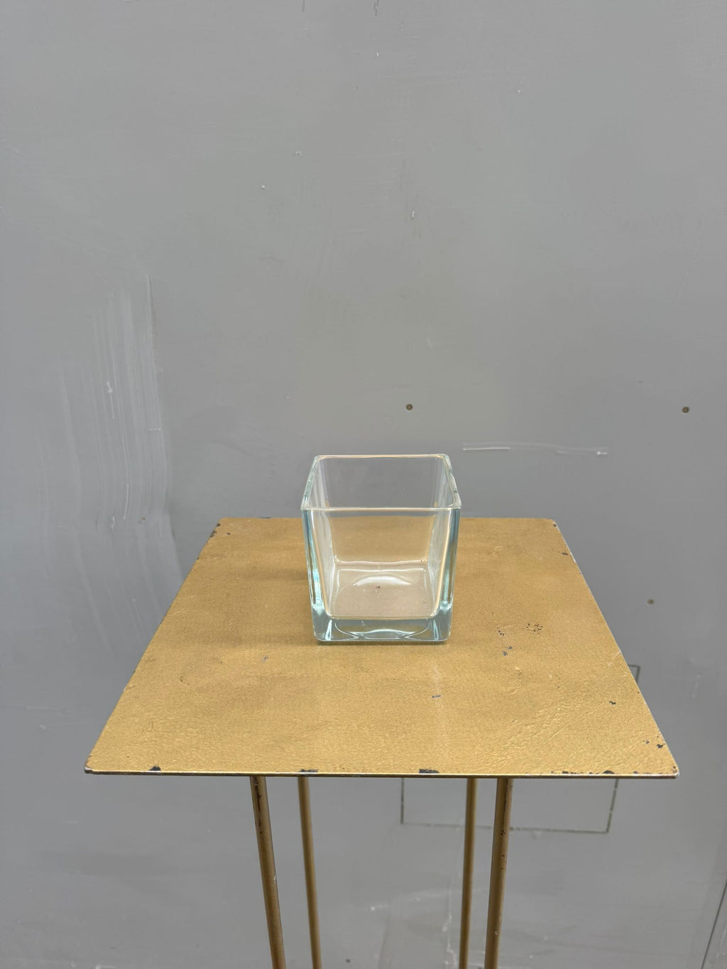 B - Vasetto cubico in vetro trasparente – H8 cm L8 cm – usato