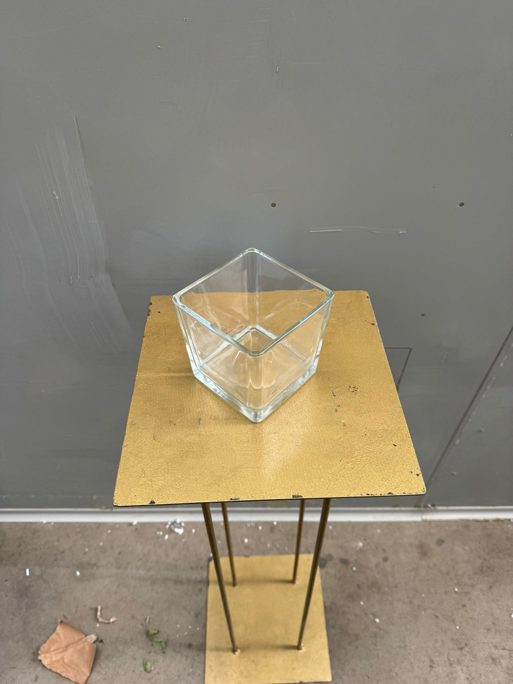 D - Vasetto cubico in vetro trasparente – H10cm L10 cm – usato