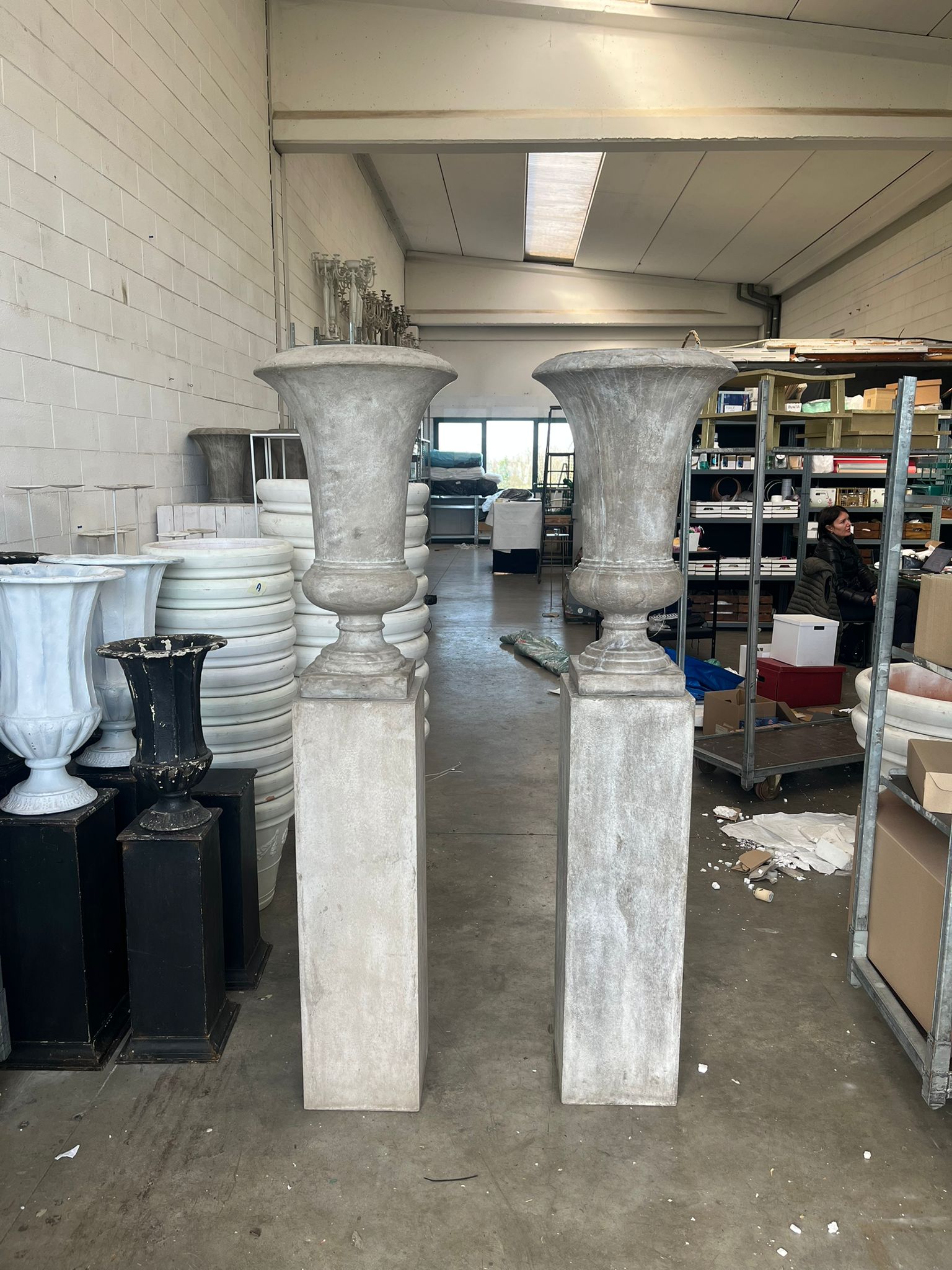 Set C - 2 alzate in resina e 2 vasi in resina - usato