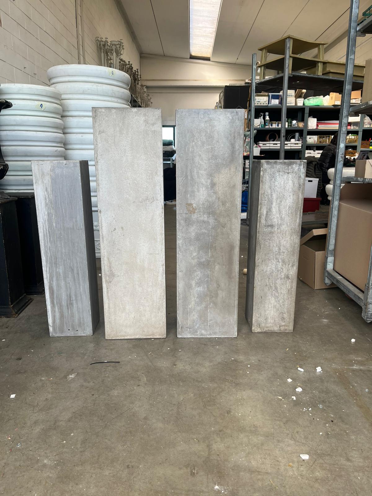 Set D - 4 pilastri in resina - usato