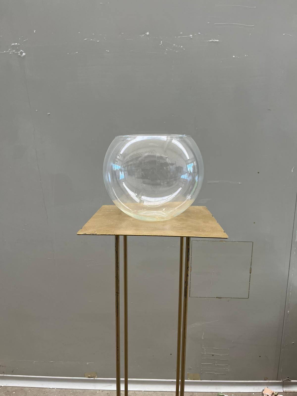 A - Vasetto sfera in vetro trasparente – H 16 cm  D 20 cm  - usato