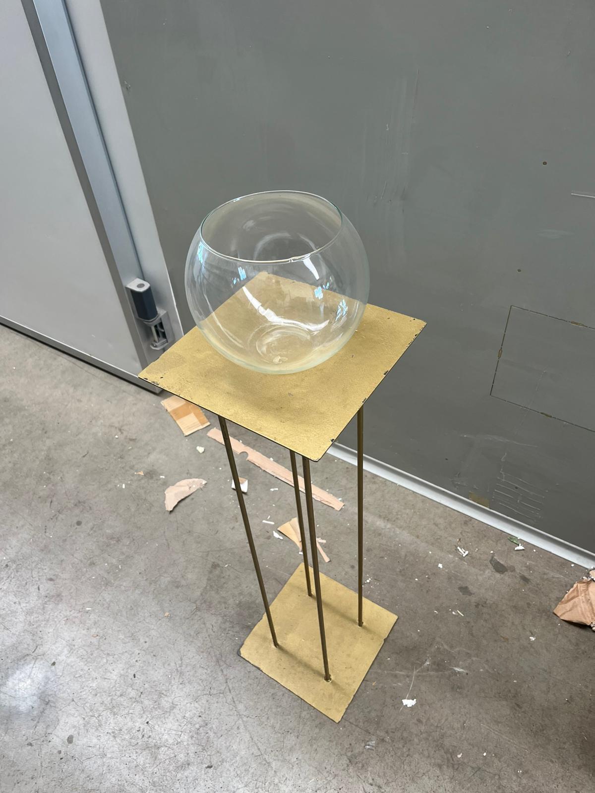 A - Vasetto sfera in vetro trasparente – H 16 cm  D 20 cm  - usato