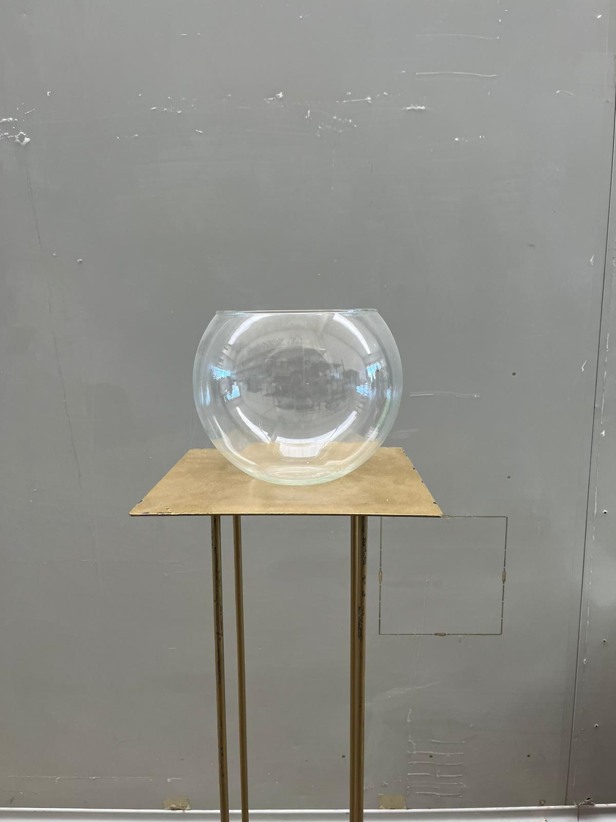 B - Vasetto sfera in vetro trasparente – H 16,5 cm D 20cm  - usato