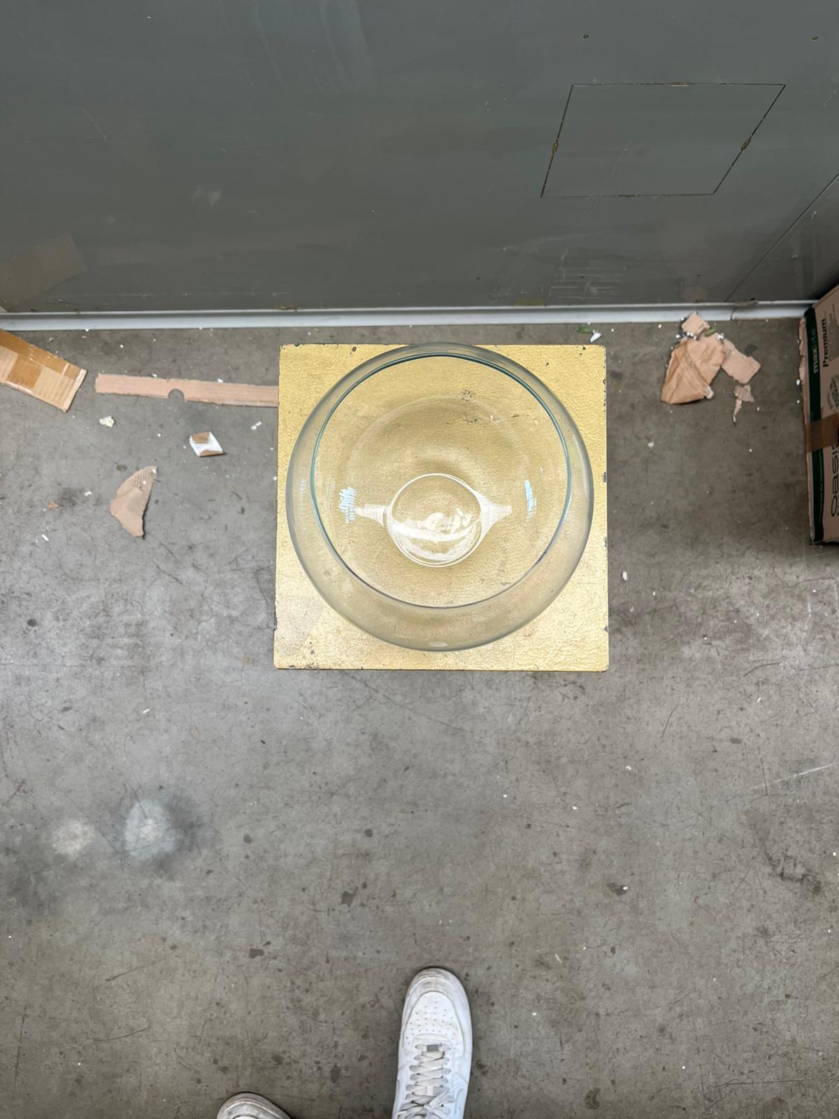 B - Vasetto sfera in vetro trasparente – H 16,5 cm D 20cm  - usato