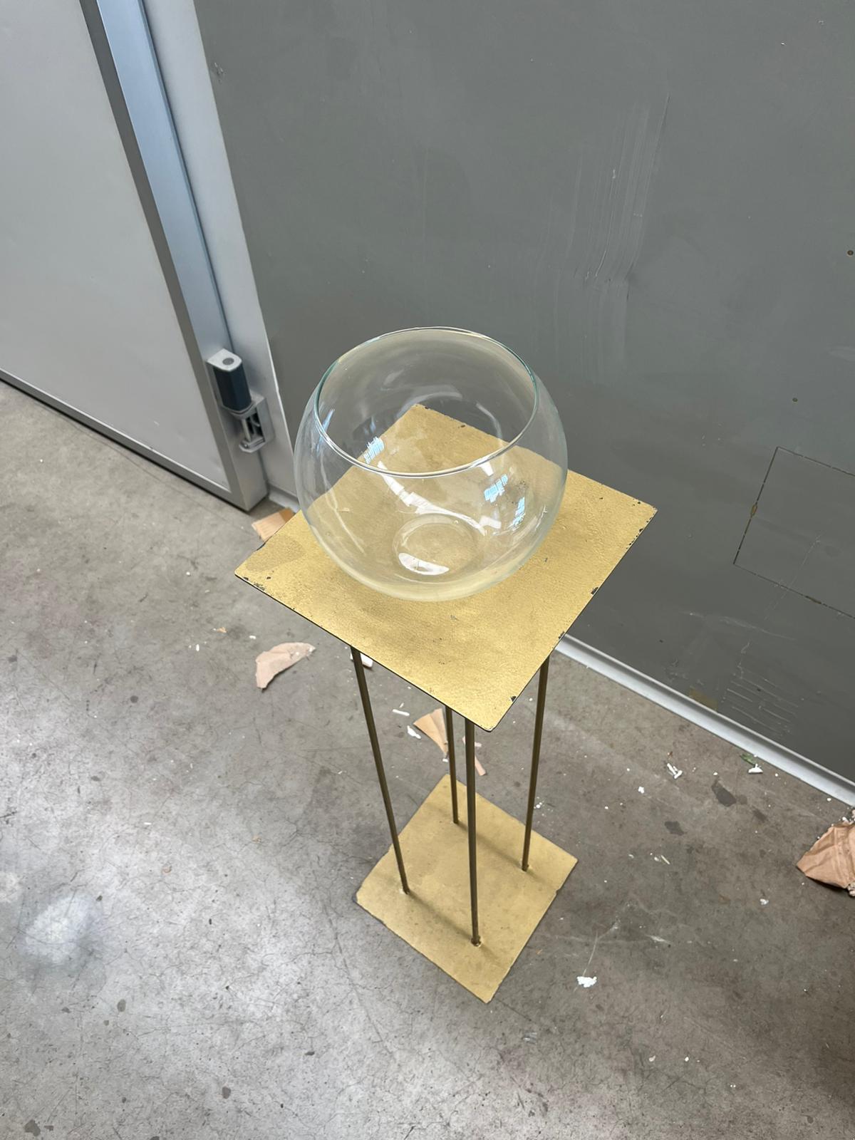 B - Vasetto sfera in vetro trasparente – H 16,5 cm D 20cm  - usato