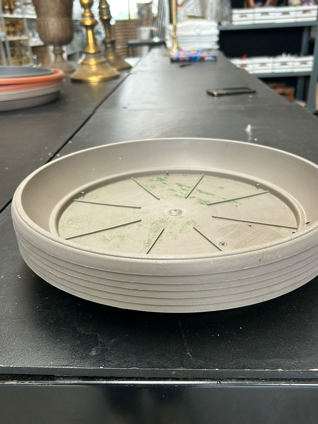 Sottovaso tondo grigio – Ø35 cm H5 cm – usato