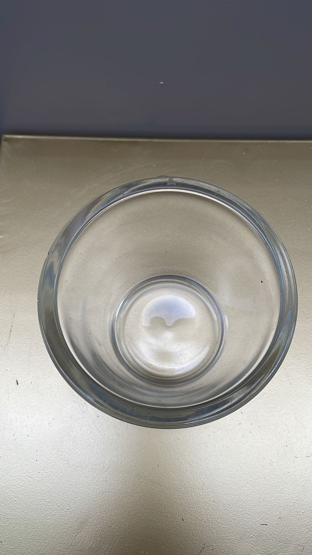 Vaso in vetro trasparente liscio – H11 cm D12 cm – usato