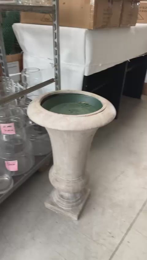 Coppa Medicea in cemento – H76 cm D47 cm – base 25 cm – usato