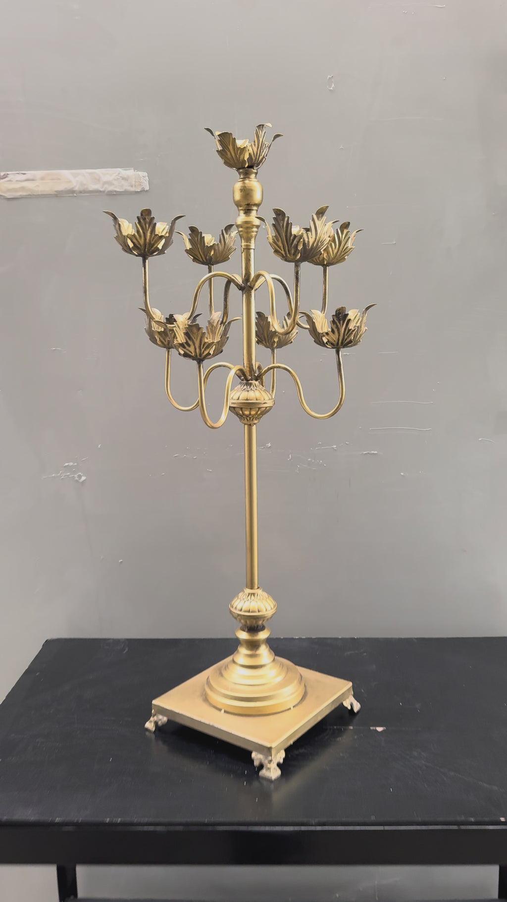 Candelabro 9 braccia dorato con decori – H95 cm D43 cm - Usato