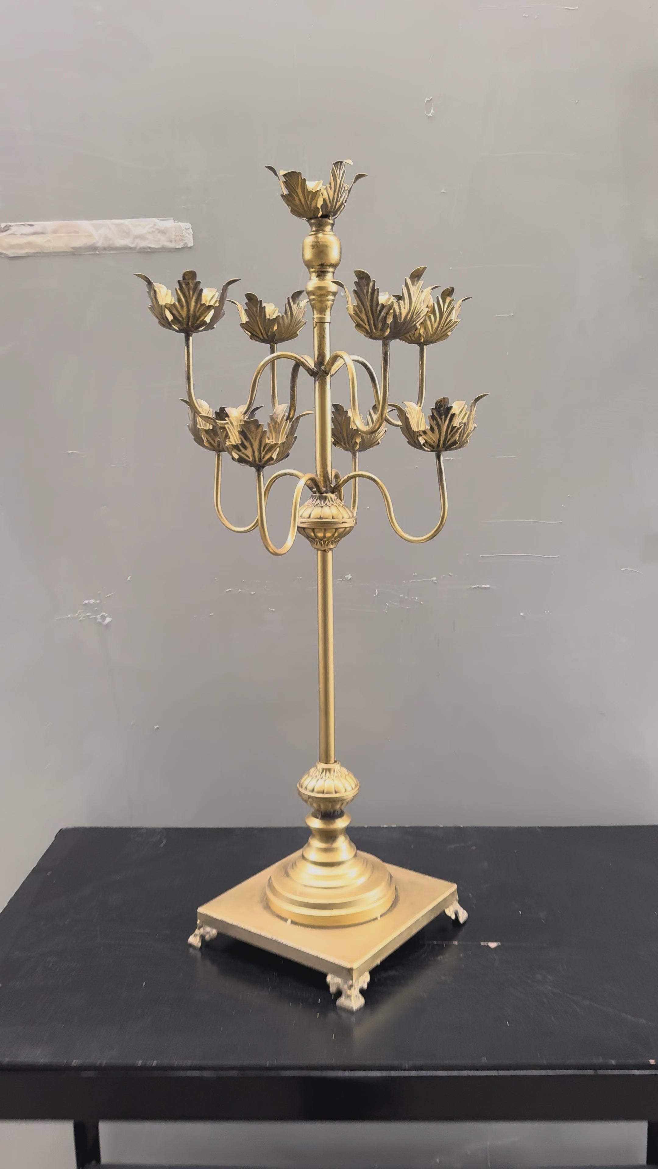 Candelabro 9 braccia dorato con decori – H95 cm D43 cm - Usato