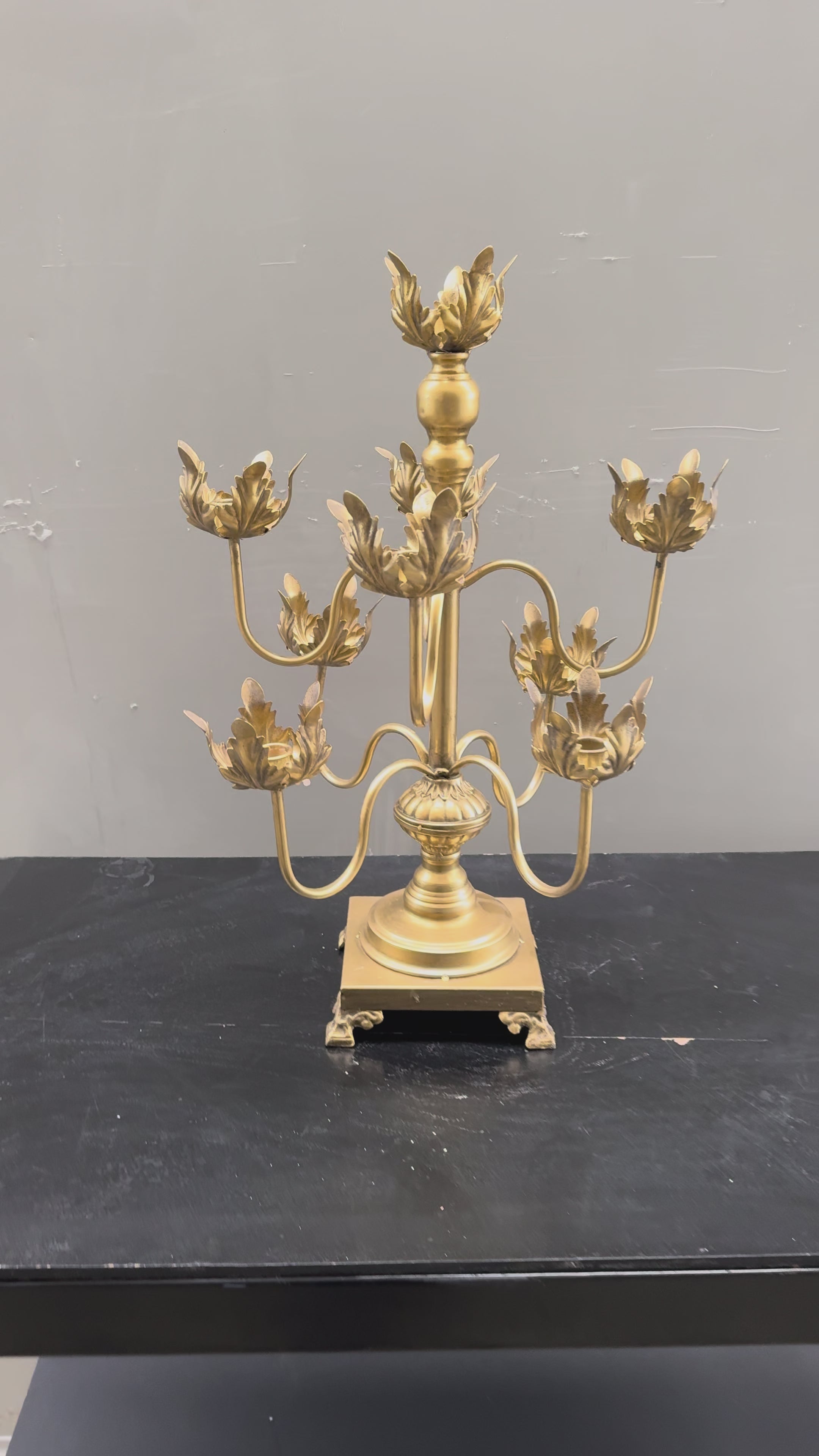 Candelabro oro 9 braccia con decori basso – H58 cm, D43 cm - Usato